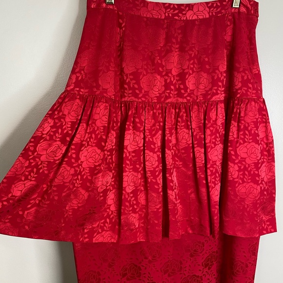 UNIQUE 100% SILK FLORAL PRINT PENCIL/ FLARED SKIRT VIBRANT RED SIZE 10 - Picture 5 of 10